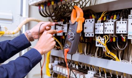 electrician-testing-electric-cur-min